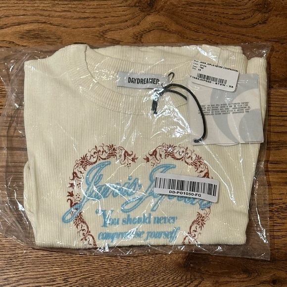 NWT Daydreamer Janis Joplin “Never Compromise” Cropped Ribbed Tee – Size XS - Picture 4 of 4